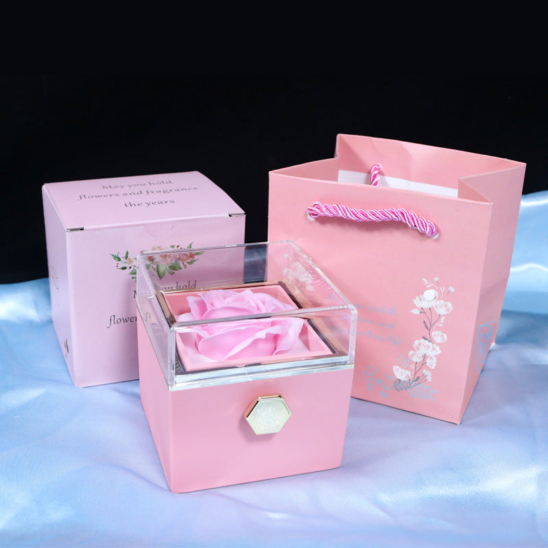 ROSE BOX WITH NECKLACE