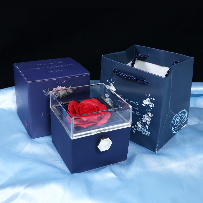 ROSE BOX WITH NECKLACE